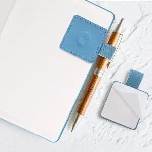 Porta esferográfica autoadesivo Antartik para caderno note com Elástico.